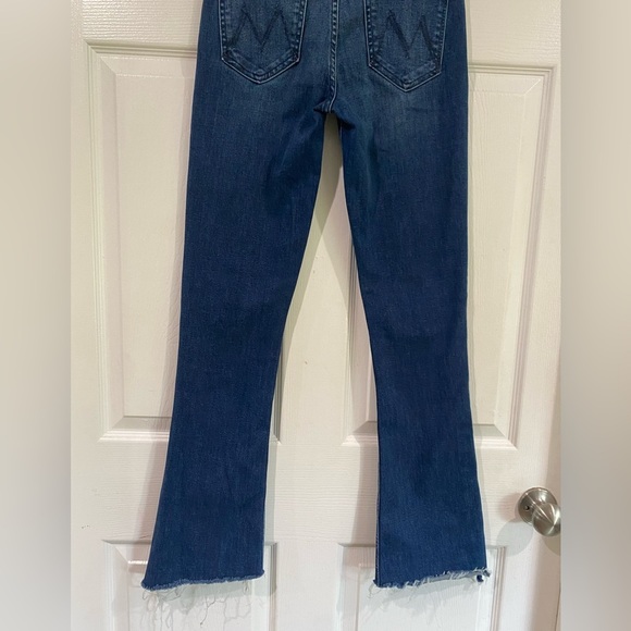 Mother The Runaway Step Fray Flare Jeans in Mañana Mi Amor Dark Wash Size 26 - Picture 11 of 14